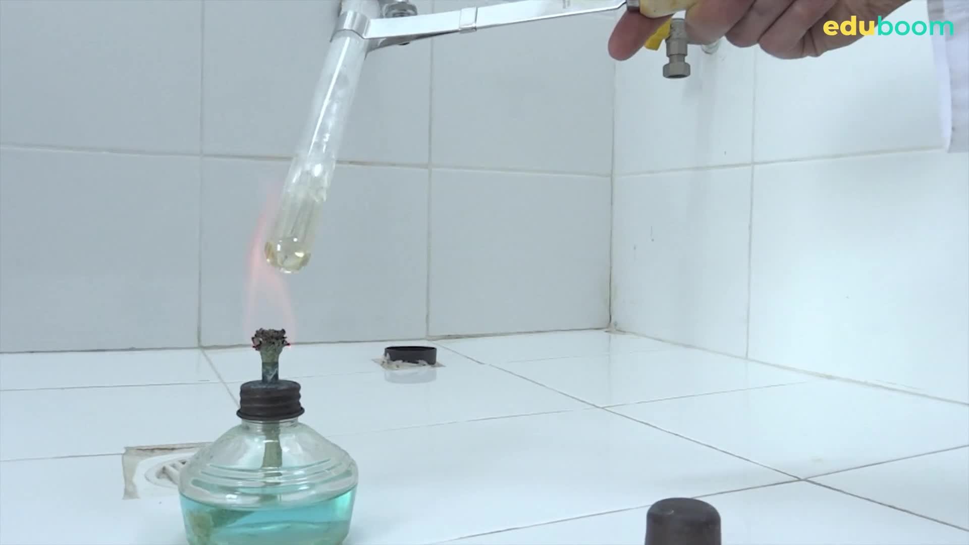 Cómo la glucosa quita el color del agua de bromo. Física y Química 4º
